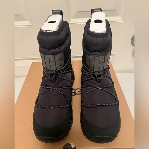 NEW Women’s UGG Genuine Shearling Lined Mid Puffer Boot Black